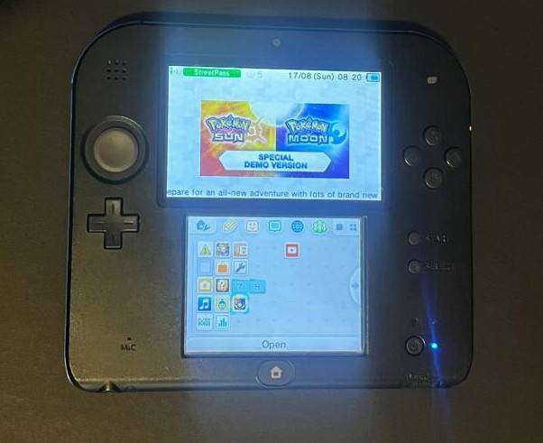 Nintendo 2DS  Black & Blue  Fully Working