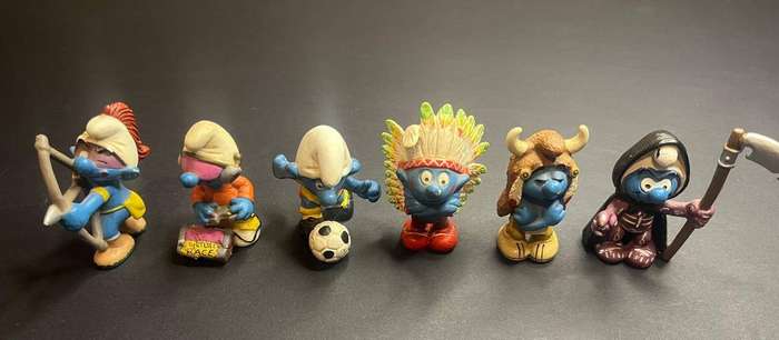 vintage Lot of 6 Peyo Schleich Smurfs  Collectible Figures