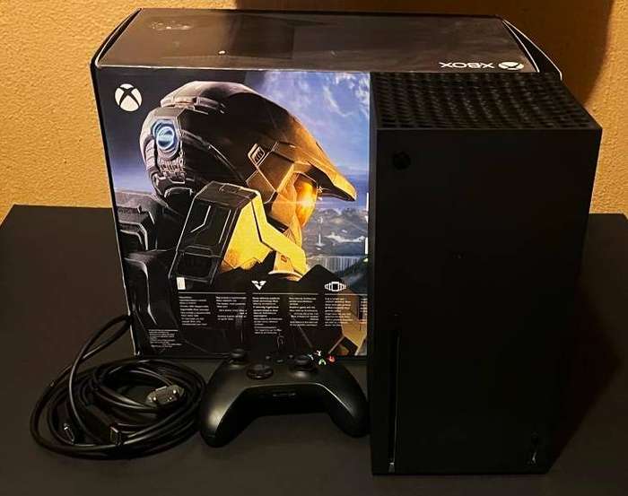 Xbox Series X  Disc Drive Edition  1TB  Good Condition  Complete in Box