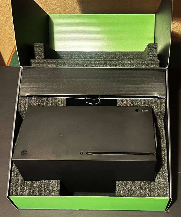 Xbox Series X  Disc Drive Edition  1TB  Good Condition  Complete in Box