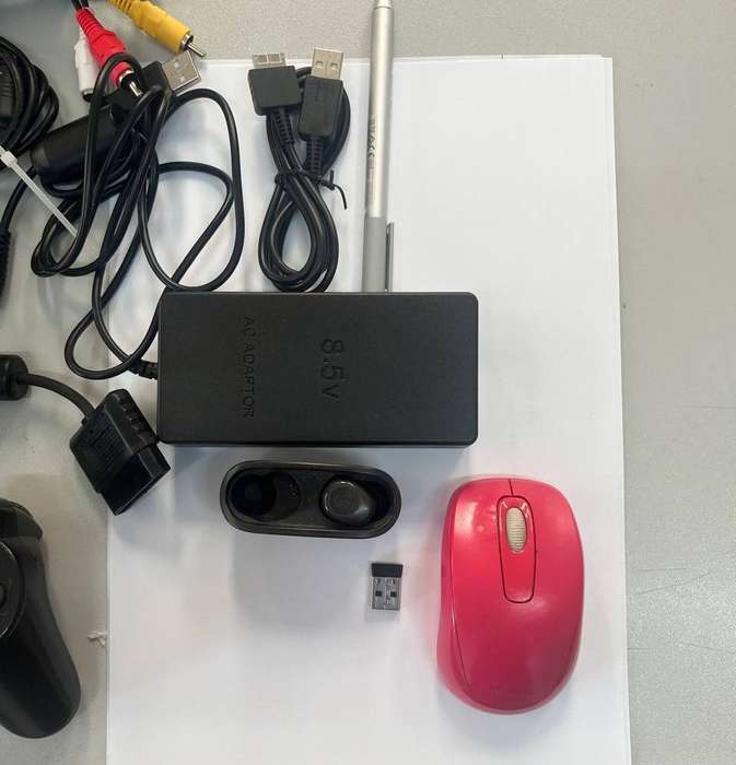 Mixed lot of electronics and gaming equipment