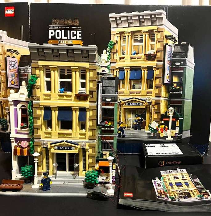 LEGO 10278 Police Station Icons  Modular Building + Box, Manual & Lighting Kit  Rare Complete