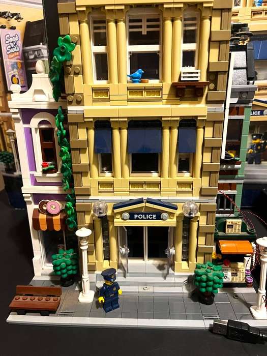LEGO 10278 Police Station Icons  Modular Building + Box, Manual & Lighting Kit  Rare Complete
