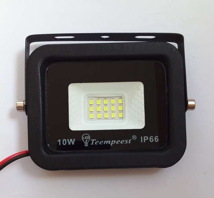 Low Voltage 10W 12V LED Floodlights. Ideal For 12V Batteries Or Solar Systems. Collections Allowed.