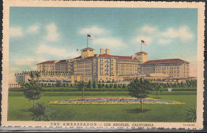 A LOVELY POST CARD SHOWING THE AMBASSADOR LOS ANGLES CALIFORNIA MINT LOOK SCAN