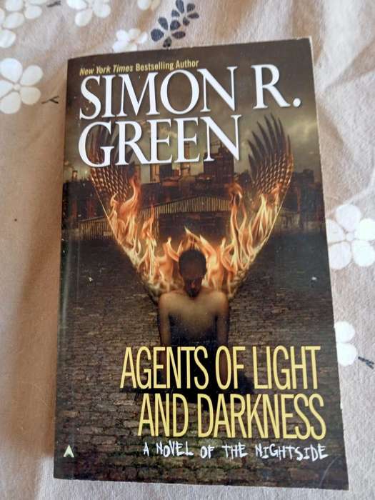 Agents of Light and Darkness | Simon R. Green (Softcover)