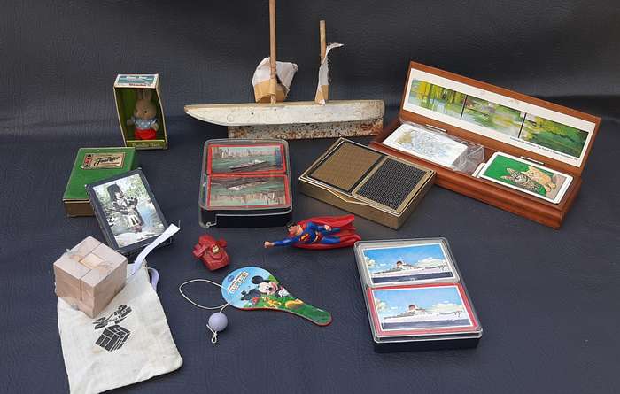 JOB LOT  VINTAGE PLAYING CARDS & COLLECTIBLE BITS & BOBS