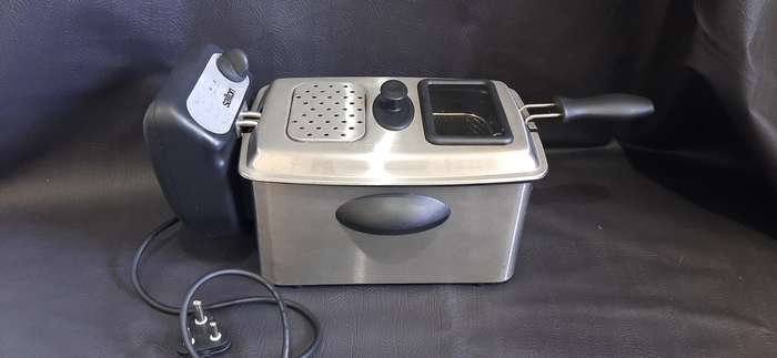 SALTON SDF25 DEEP FRYER  3.5L CAPACITY, TESTED & WORKING