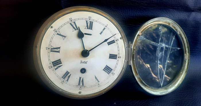 SESTREL BRASS WALL CLOCK  ROMAN DIAL, SPEED REGULATOR, WORKING (20CM)