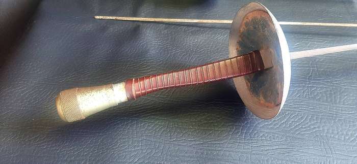 SET OF 3 VINTAGE LEON PAUL FENCING FOILS  109CM