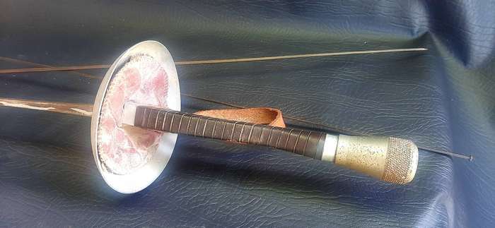 SET OF 3 VINTAGE LEON PAUL FENCING FOILS  109CM