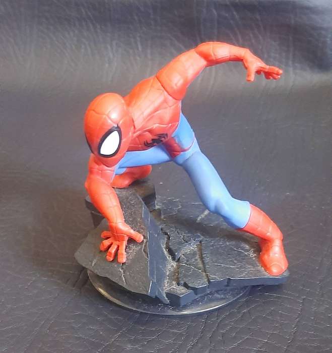 AVENGERS BUNDLE  DISNEY INFINITY 2.0 MARVEL FIGURES + COLLECTORS BOOK