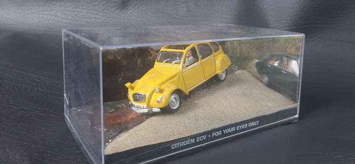 CITROËN 2CV  FOR YOUR EYES ONLY JAMES BOND COLLECTORS DIORAMA
