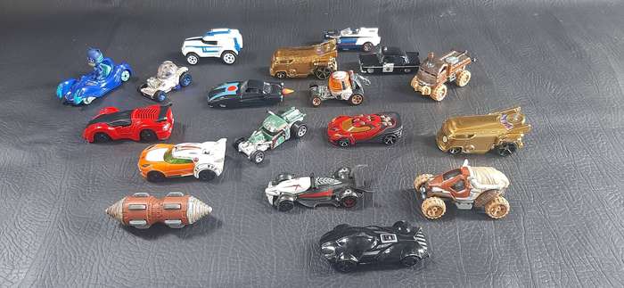 HOT WHEELS COLLECTORS LOT  18 VEHICLES OF SPEED, STYLE & FANTASY
