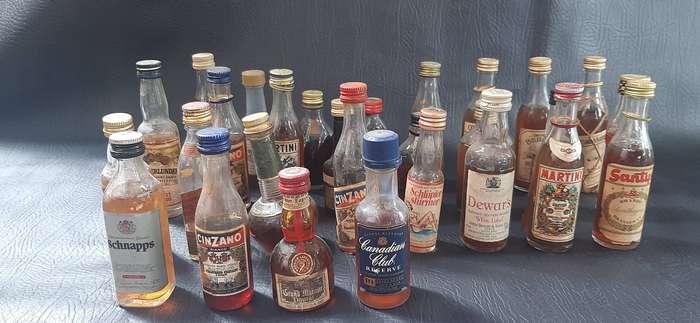VINTAGE MINIATURE LIQUOR BOTTLE LOT  28 PIECES OF BAR DECOR BLISS
