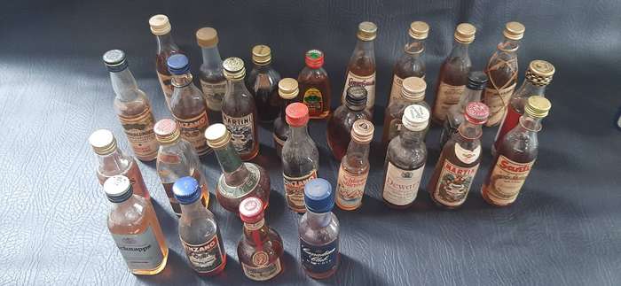 VINTAGE MINIATURE LIQUOR BOTTLE LOT  28 PIECES OF BAR DECOR BLISS