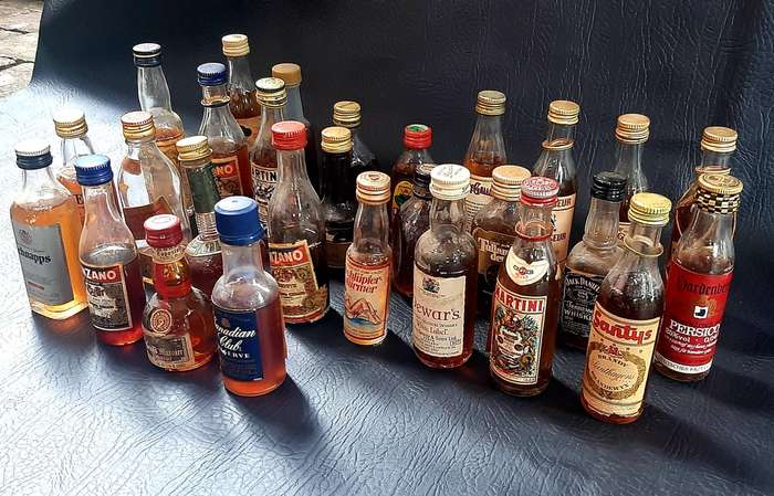VINTAGE MINIATURE LIQUOR BOTTLE LOT  28 PIECES OF BAR DECOR BLISS