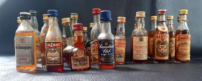 VINTAGE MINIATURE LIQUOR BOTTLE LOT  28 PIECES OF BAR DECOR BLISS