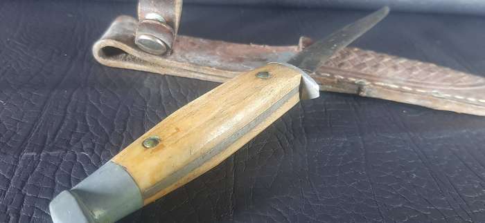 HANDMADE VINTAGE KNIFE  HORN HANDLE & LEATHER SHEATH  19.5CM  SHARP BLADE