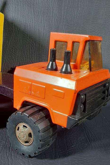 VINTAGE 1980s DIE-CAST DUMP TRUCK  ORANGE CAB & YELLOW BED  26CM LONG