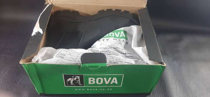 Bova Size 11 Safety Shoes