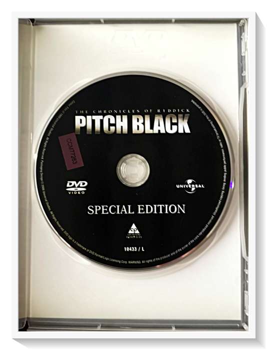 Pitch Black The Chronicles of Riddick Starring Vin Diesel Disc and Casing in Very Good Condition