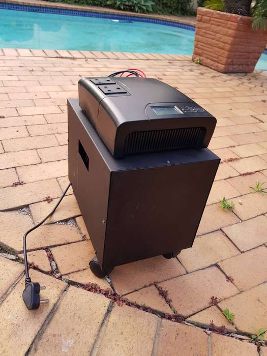 Inverter trolley with Lithium LiFeP04 100AH 1024WH battery combo