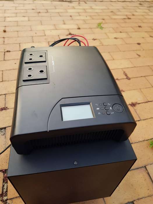 Inverter trolley with Lithium LiFeP04 100AH 1024WH battery combo