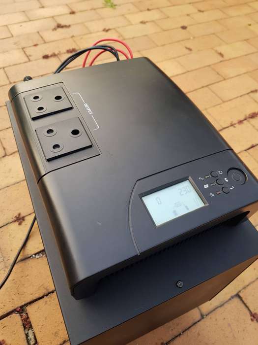 Inverter trolley with Lithium LiFeP04 100AH 1024WH battery combo