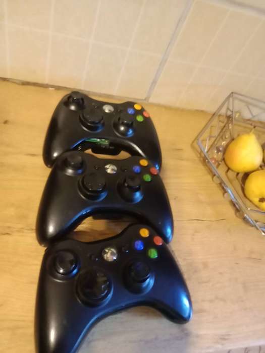 Xbox 360 wireless controllers x 3 *not working*