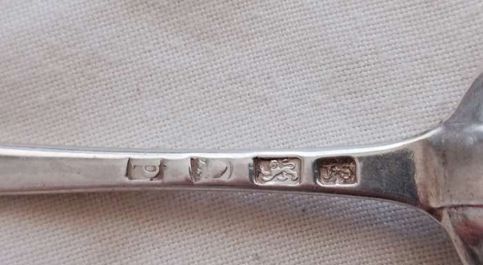 A Fine old hallmarked silver serving spoon
