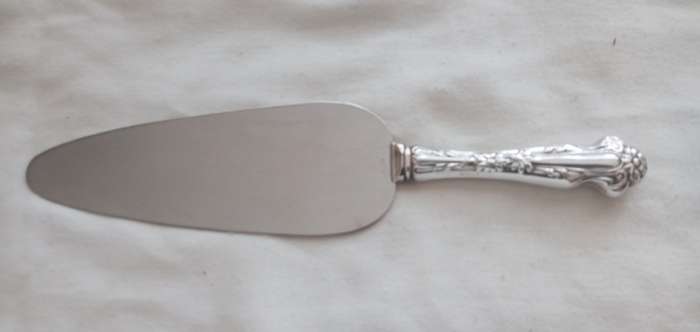 A beautiful sterling handle cake lift