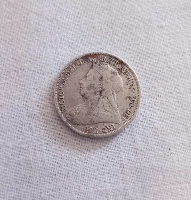 An 1895 British shilling