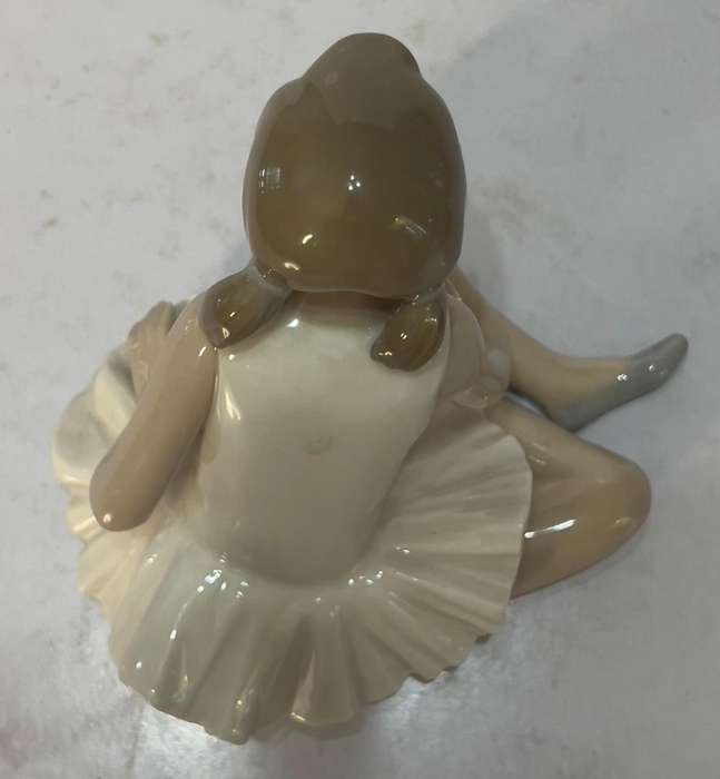 Vintage Spanish 1980s Lladro Nao Attentive Ballerina