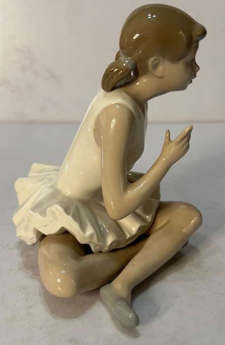 Vintage Spanish 1980s Lladro Nao Attentive Ballerina
