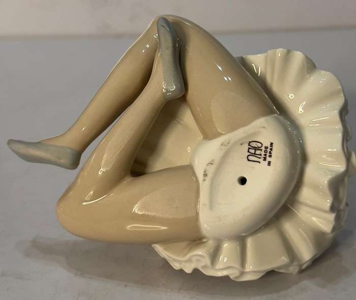 Vintage Spanish 1980s Lladro Nao Attentive Ballerina
