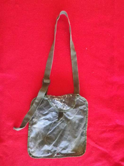 RHODESIAN ARMY - PVT PURCHASE-AUSTRALIAN PLASTIC CAMMO WATER BOTTLE - WELL USED - (CANTAS P/L 1971)