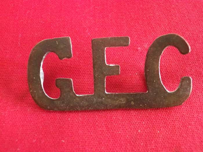 BRITISH ARMY - BOER WAR - GORRINGES FLYING COLUMN CUT OUT BRASS SLOUCH HAT BADGE - VERY RARE (8630)