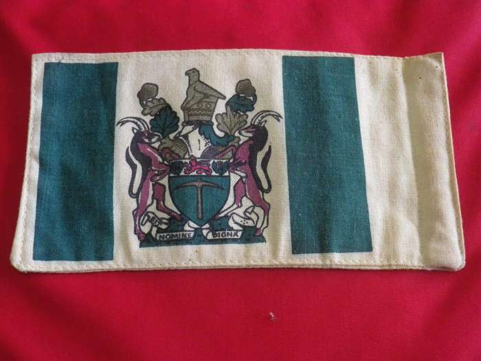 RHODESIAN ORIGINAL PERIOD MINI DOUBLE SIDED DESK FLAG - 190 x100mm -HAS SLEEVE FOR STICK (211)