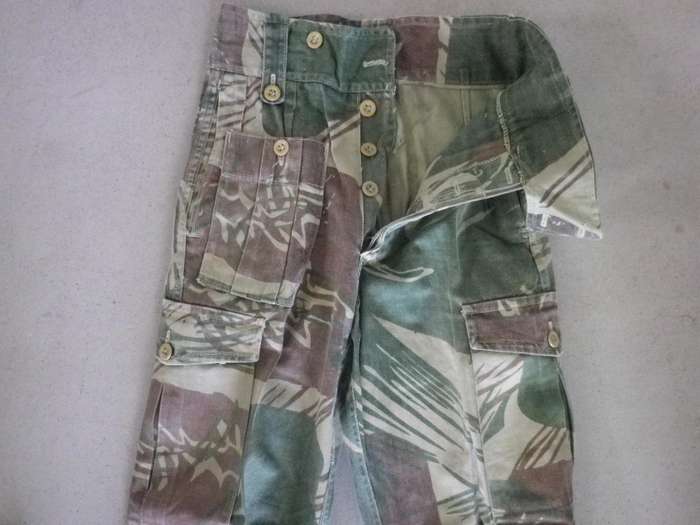 RHODESIAN ARMY CAMMO TROUSERS - MISSING 4 BUTTONS, HAS STAINING - SEE PICS, SIZES BELOW (S)   (205)