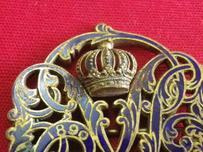 1890 SANDOWN PARK RACECOURSE LADIES BADGE.  No. 2533 (dating it to 1888/89) MADE HENRY LEWIS LONDON