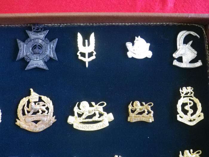 RHODESIAN ARMED FORCES - REUTELER BADGE SET - ALL ORIGINAL - GOOD CONDITION     (208)