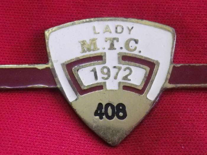 TURF CLUB BADGE  - MTC (MAURITIUS ?) 1972 - LADY No. 408  - pin missing     (27)