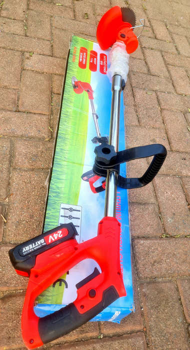 24v, 800w Lithium Battery-Operated, Extendable Brush Cutter (As Used, Factory Display Item)