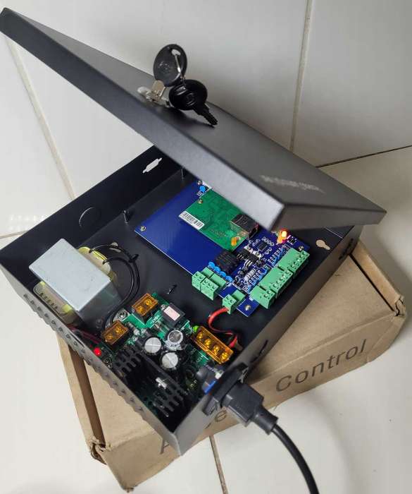 UNUSED..Access Control Box With Power Supply & A set Of Keys