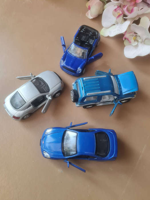 4x PULL-BACK Collector`s Toy Cars: PAJERO SUV 1:43/ HONDA INTEGRA 1:34/AUDI TT 1:32/MINI COOPER 1:32