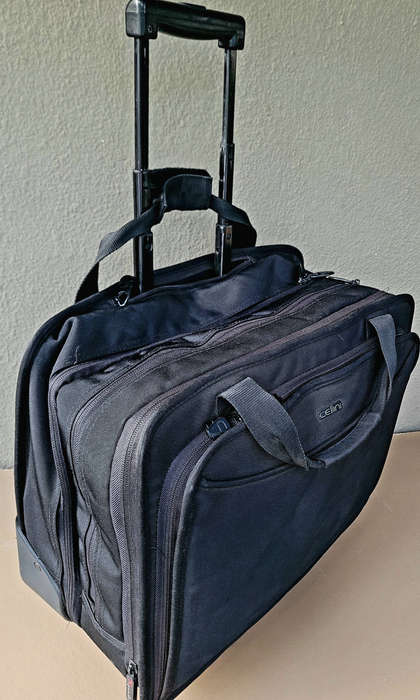 ORIGINAL... Good -Used CELLINI PILOT BAG-With Brand New Numeric Suit Case Lock/Zip-Concealed Handle