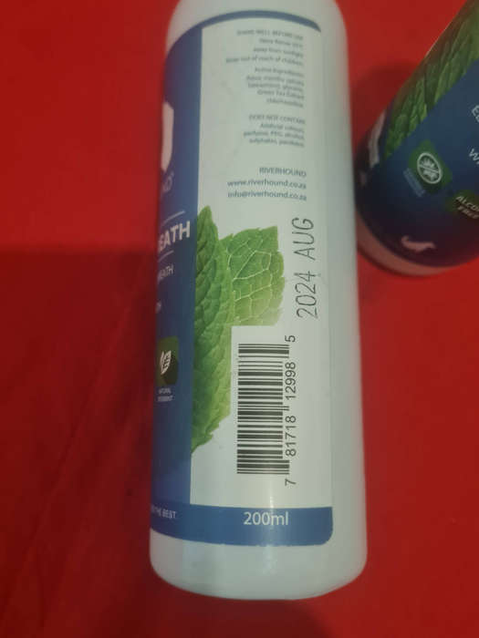 A Good Variety Of PET CARE Lot.  (Bid Per Lot)  BB: 2025/2024. See All Pics