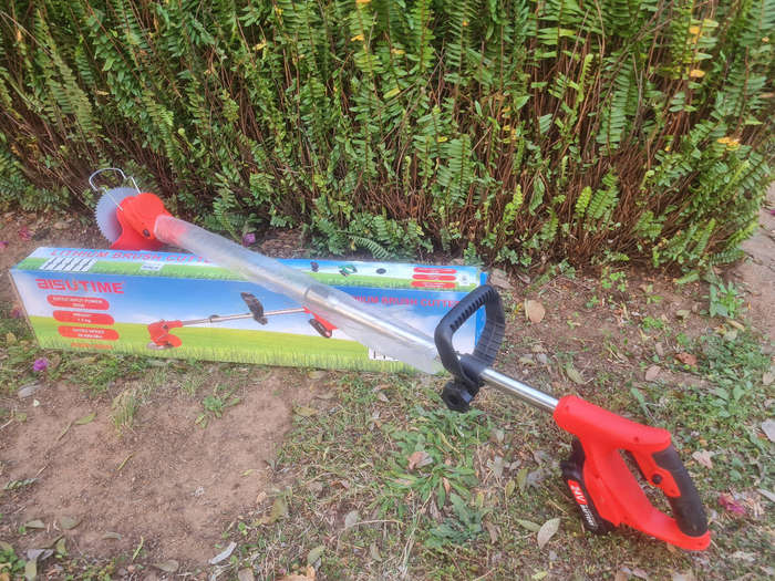 24v, 800w Lithium Battery-Operated, Extendable Brush Cutter (As Used, Factory Display Item)