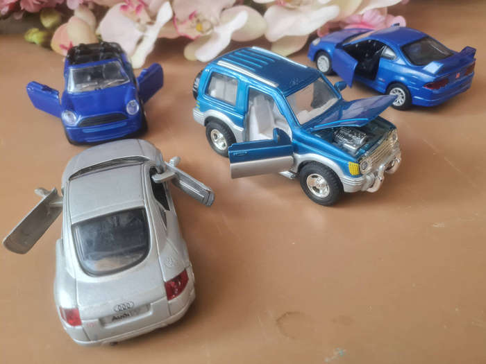 4x PULL-BACK Collector`s Toy Cars: PAJERO SUV 1:43/ HONDA INTEGRA 1:34/AUDI TT 1:32/MINI COOPER 1:32